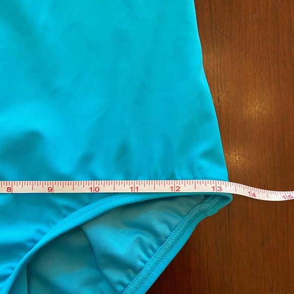 Lands’ End Women's Chlorine Resistant Soft Cup Tugless One Piece Swimsuit size 2 - Picture 7 of 11